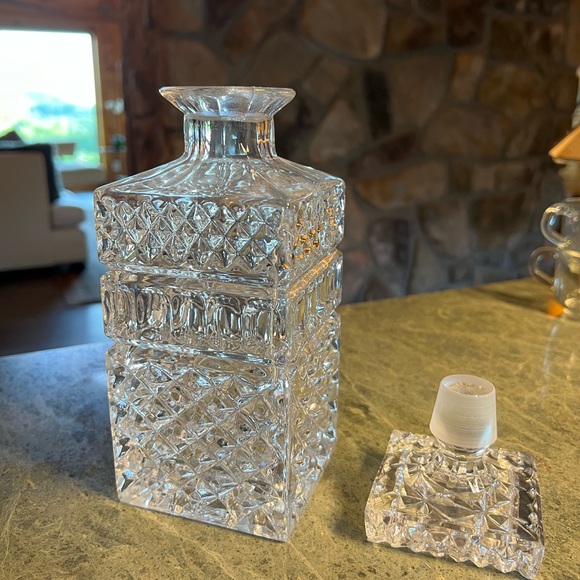 Thick crystal whiskey decanter - Picture 5 of 5